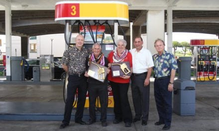 Aloha Petroleum Recognizes Exiting Kahala Shell Owner with Appreciation Event