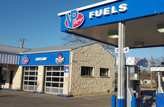 VP Racing Fuels Opens First-Ever VP FASTLUBE™ Oil Change Center